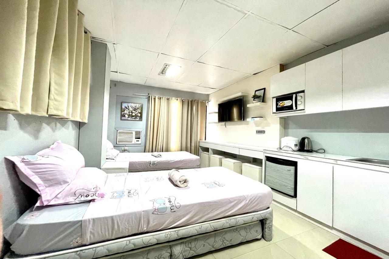 Oyo 910 Sabaidee Suites Mandaue City Exterior photo